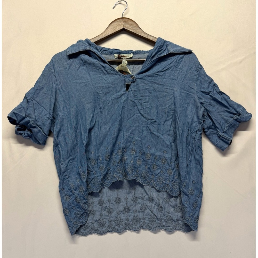 Solitaire Denim Shirt Womens Large Blue Embroidery Hem Cuff Sleeve Keyhole‎ Neck